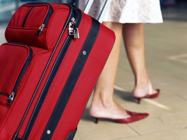 Hur man packa för en affärsresa. Packa en portfölj eller resväska.