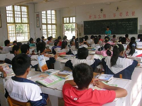 Hur man undervisar engelska i Kina. Göra en del efterforskningar och bestämma vilken del av Kina du vill leva i.