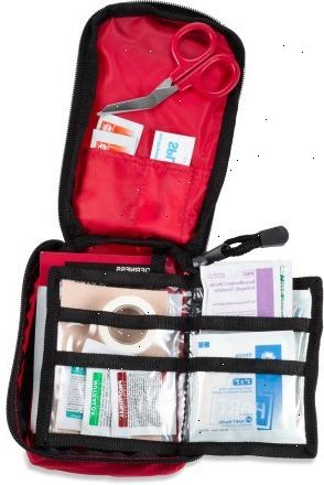 Hur man packa en medicinsk kit för en resa. Inkludera massor av sår-vård poster för både mindre repor och mer betydande sår.