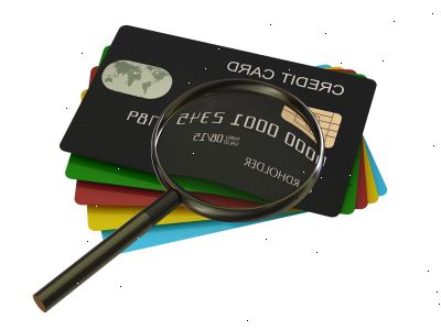 Hur du väljer din första kreditkort. Leta efter ett kort som har bra förmåner.
