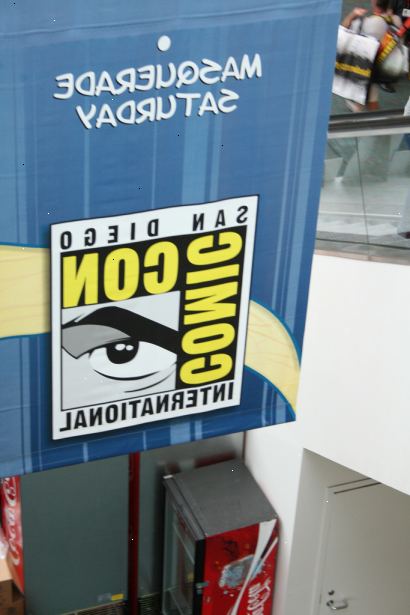 Hur du säljer dina egna serier på Comic Con. Kontrollera att du har minst ett par serier publicerade redan.