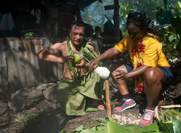 Hur att visa tillbörlig respekt medan i Samoa. Ta av dig skorna samtidigt inne i huset.